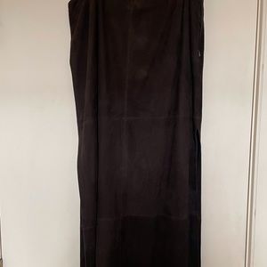 Anne Klein chocolate brown suede pencil skirt with sexy side slits.